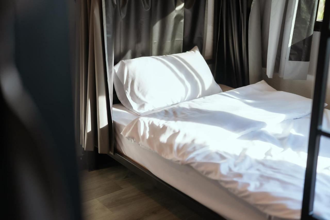 420 Hostel - Ekkamai Buds & Beds Банкок Екстериор снимка