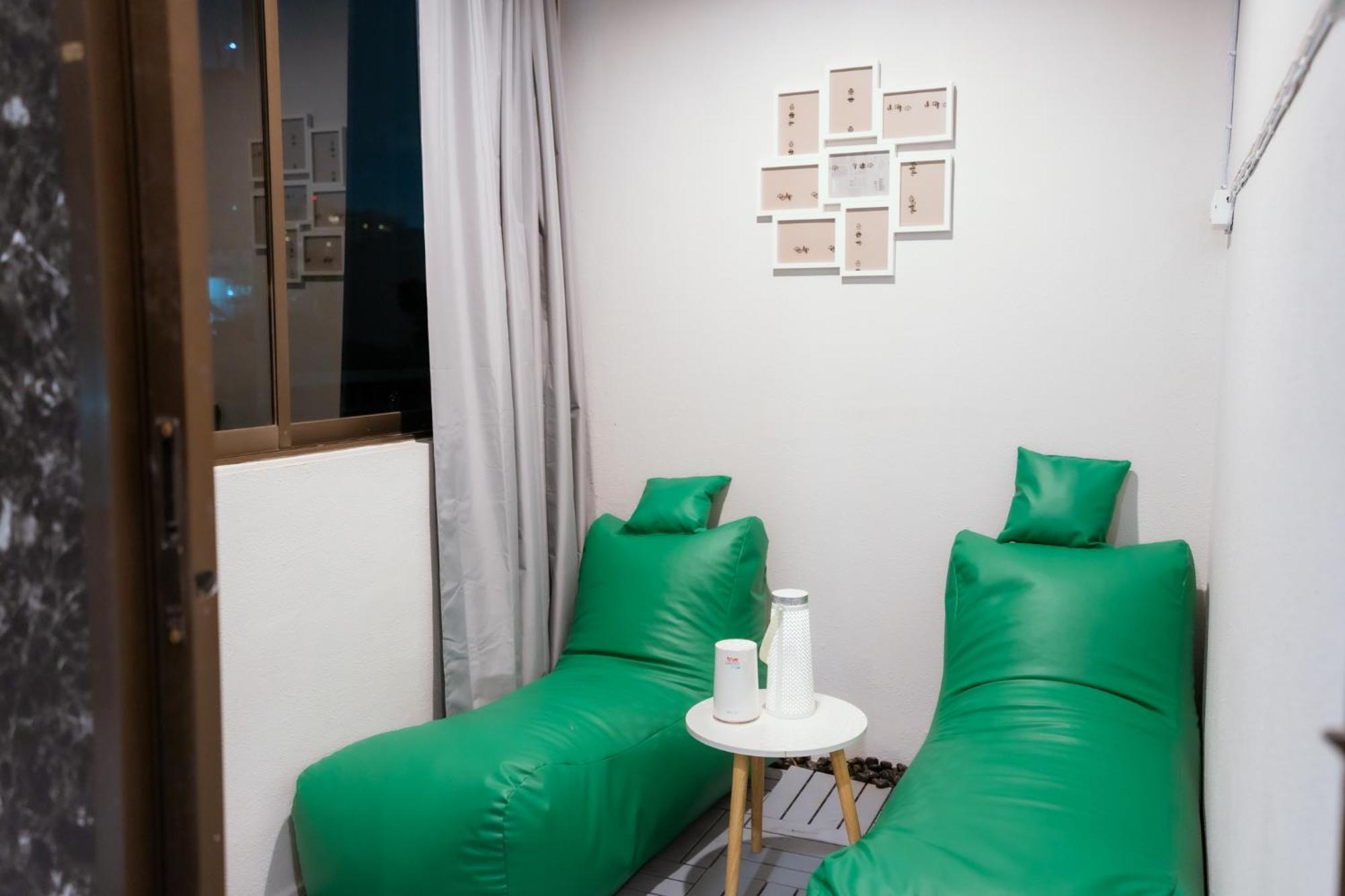 420 Hostel - Ekkamai Buds & Beds Банкок Екстериор снимка