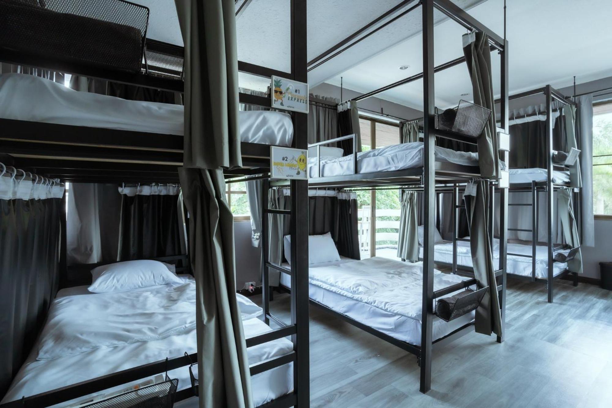 420 Hostel - Ekkamai Buds & Beds Банкок Екстериор снимка