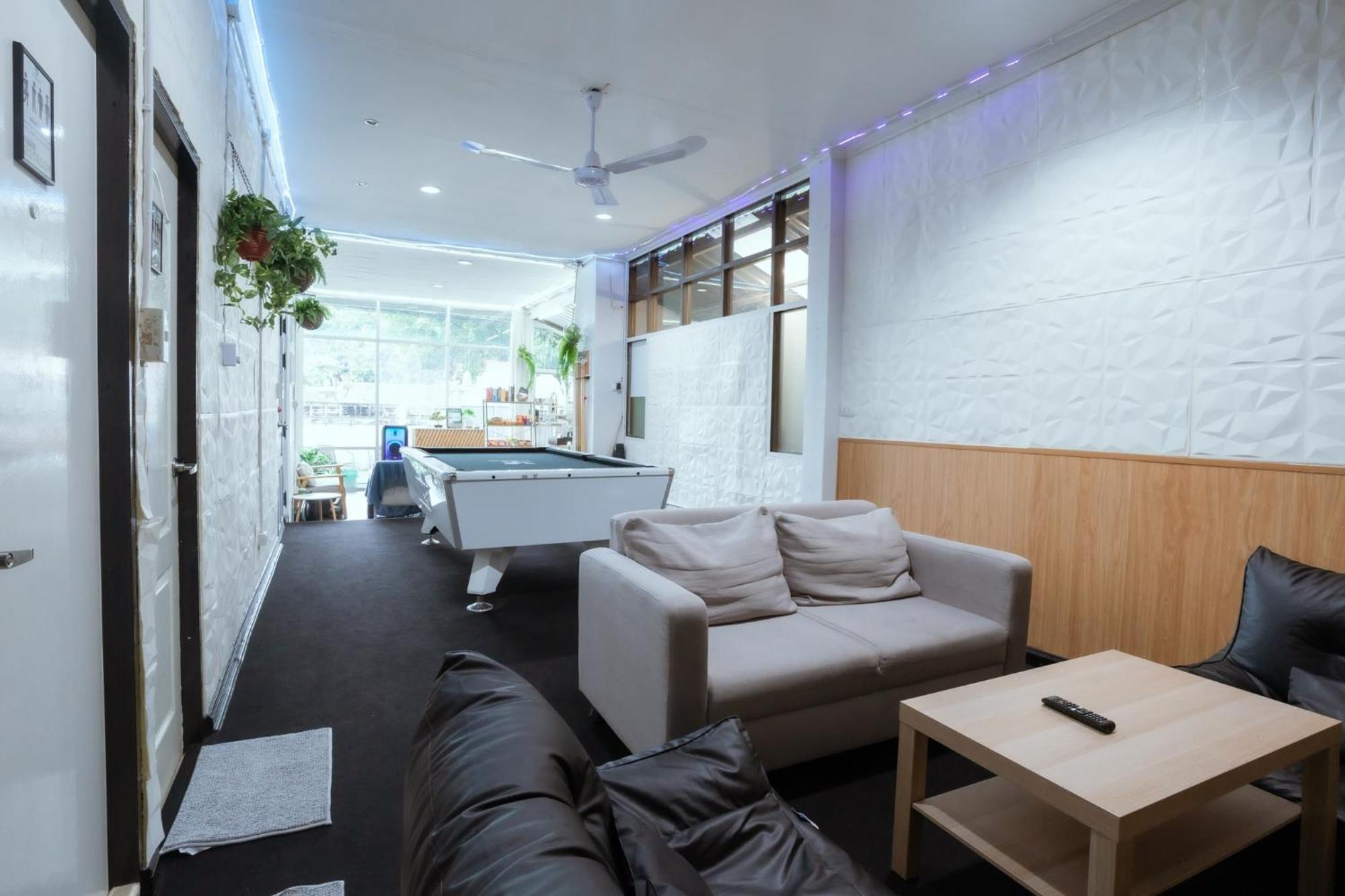 420 Hostel - Ekkamai Buds & Beds Банкок Екстериор снимка